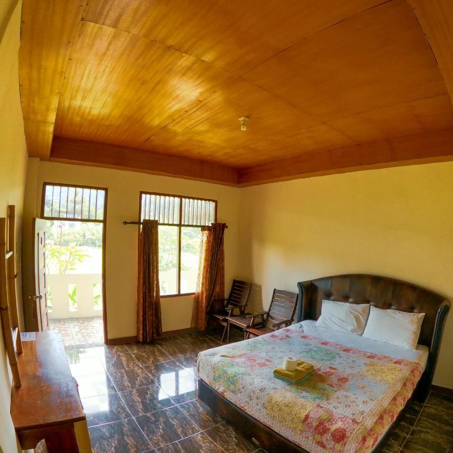 Pias Poppies Hotel Рантепао Стая снимка